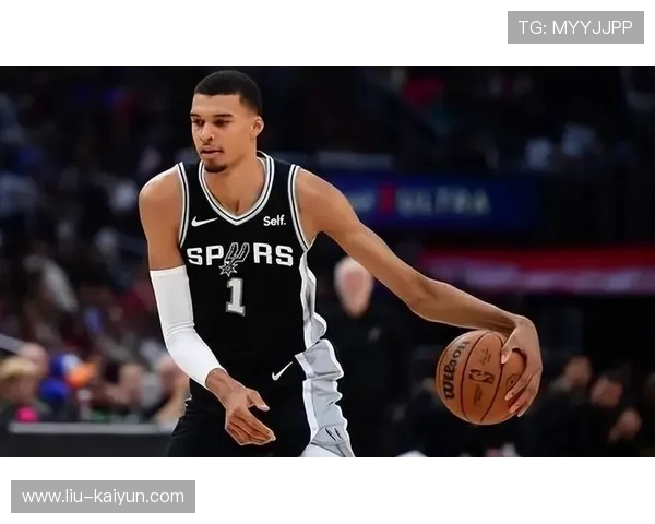 维克托·文班亚马在NBA常规赛中表现亮眼，文班亚马身高
